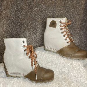 Sorel Ankle Booties 7.5 Tan Leather and Cream Canvas Gently Used Very Unique OG